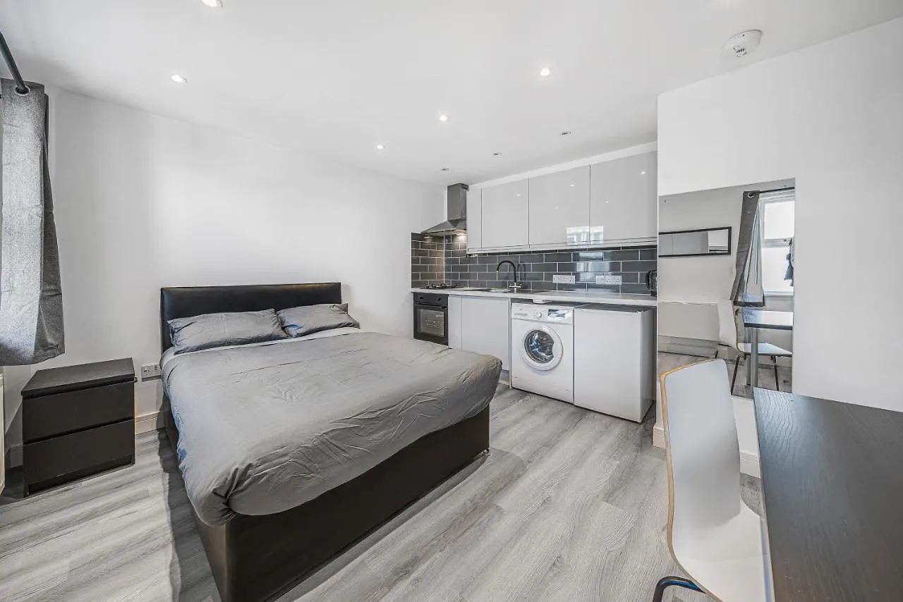 Apartment Top Floor Studio In Camberwell London